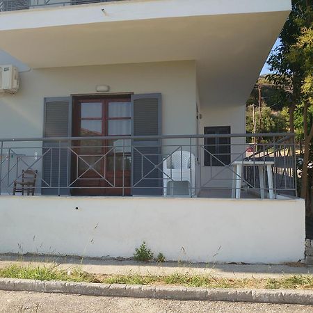 Merida Apartments Mola Kalyva Exterior photo