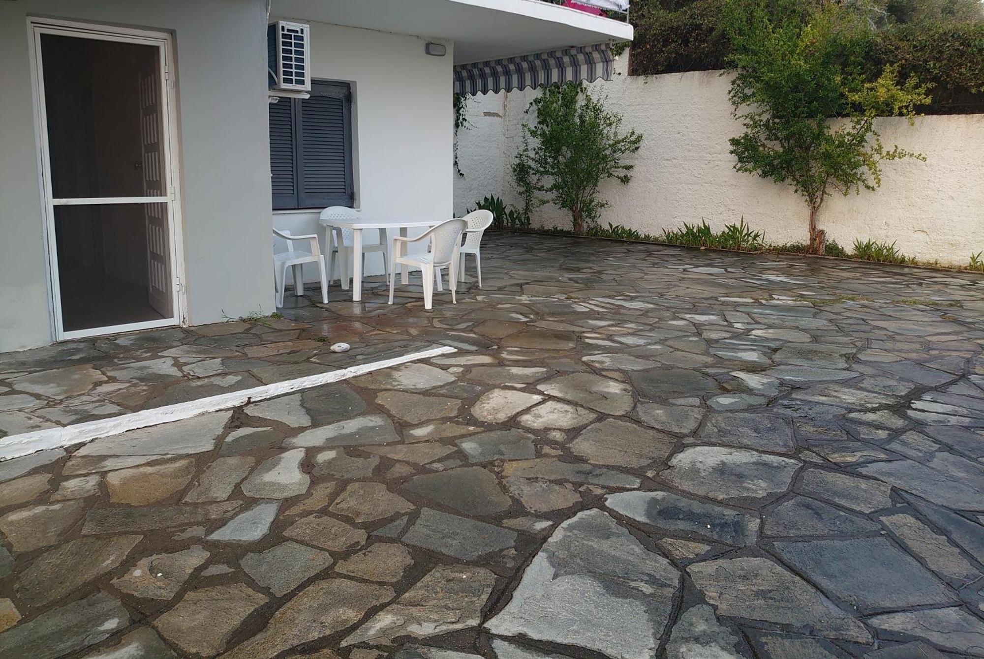 Merida Apartments Mola Kalyva Exterior photo